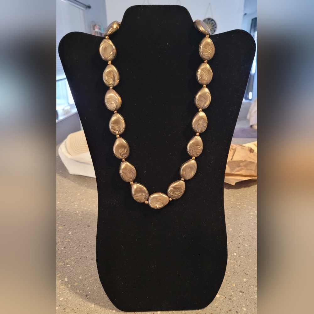 Brown Marbled Beaded Necklace With Gold Leaf Accents